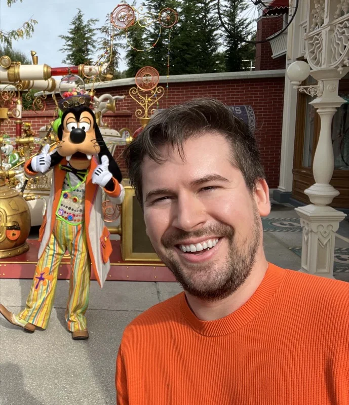 Eric from AirMagique with Goofy at Disneyland Paris