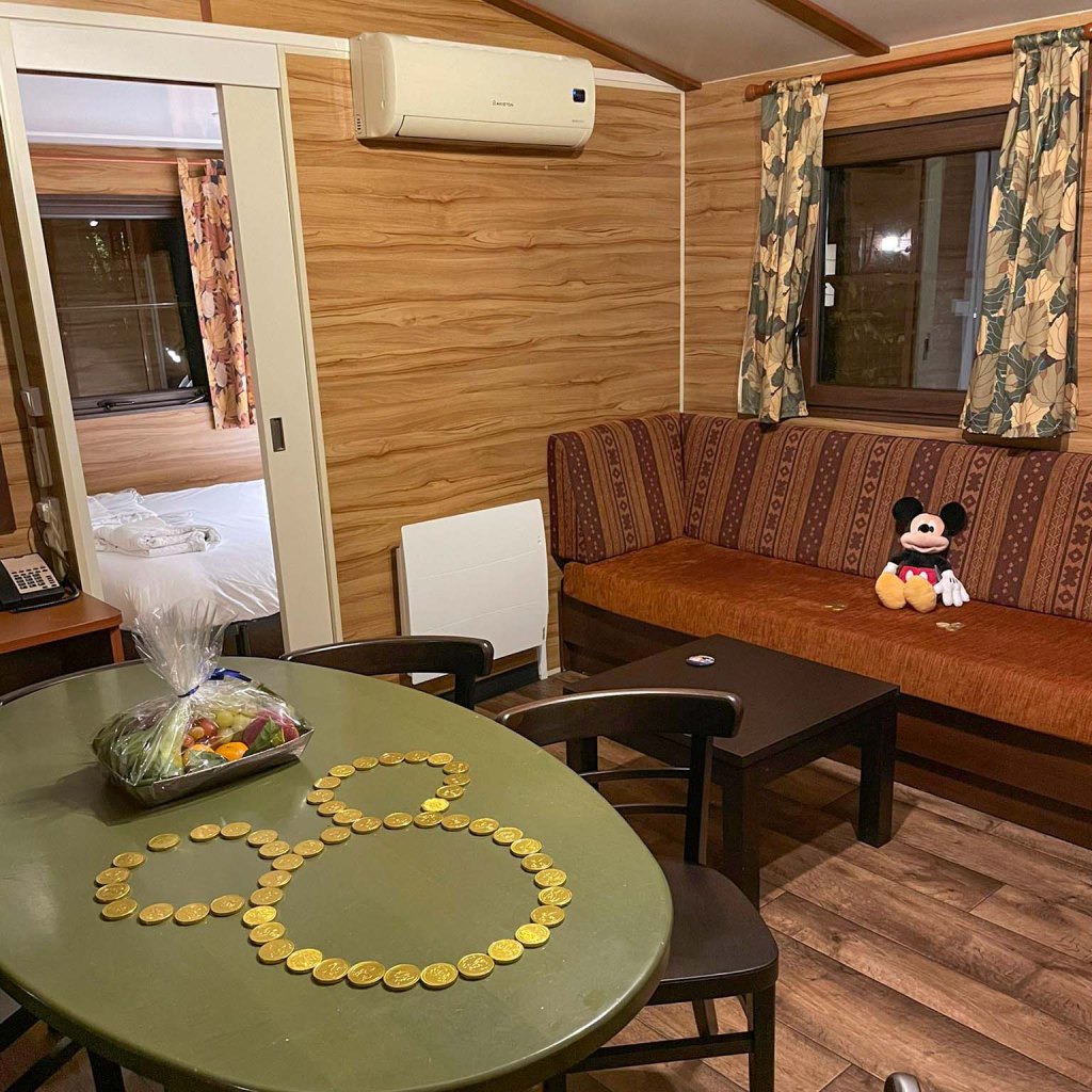 The Cabin's Living Room at Disney's Davy Crockett Ranch, Disneyland Paris