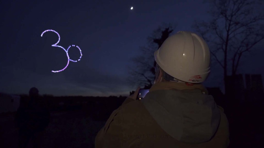 The synchronized drones will form the number “30”, a.k.a. the resorts 30th Anniversary logo.