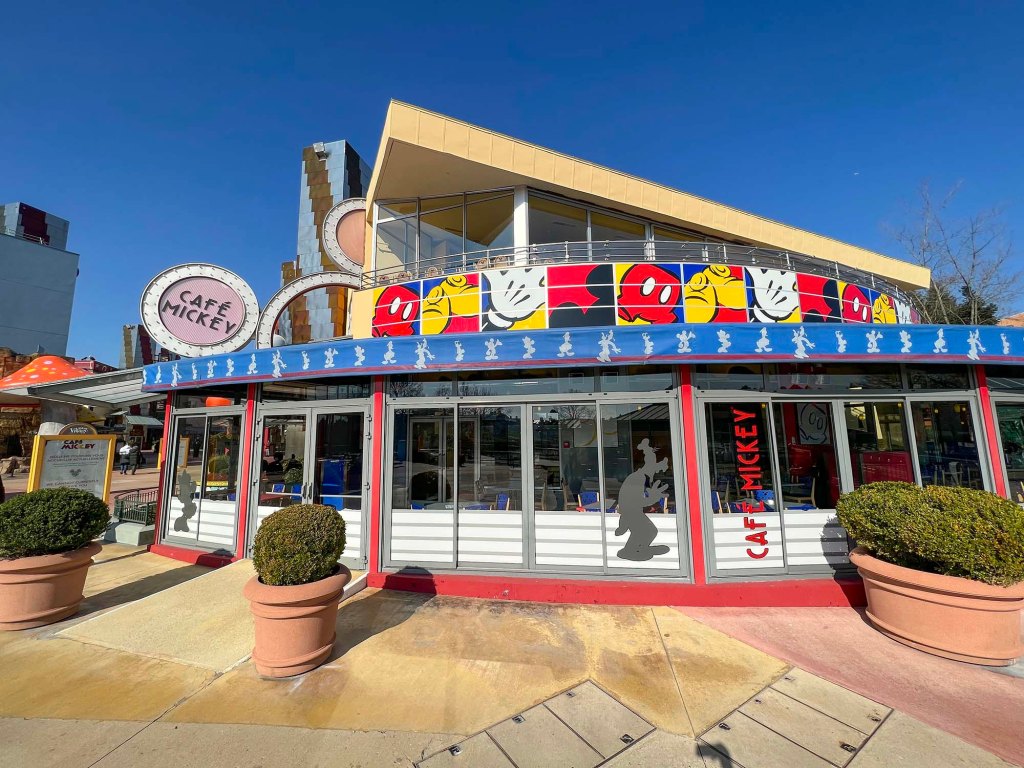 “Café Mickey” will be replaced by the “Rosalie” French brasserie at Disney Village, Disneyland Paris.