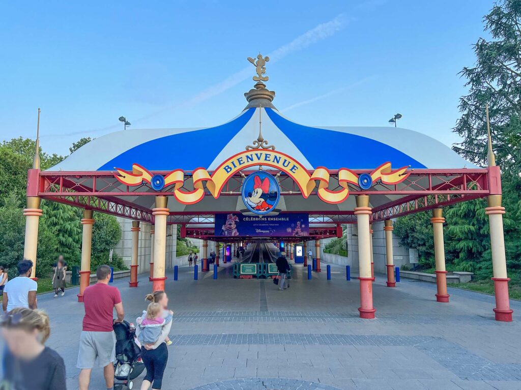 Disneyland Paris Fixing Moving Walkways