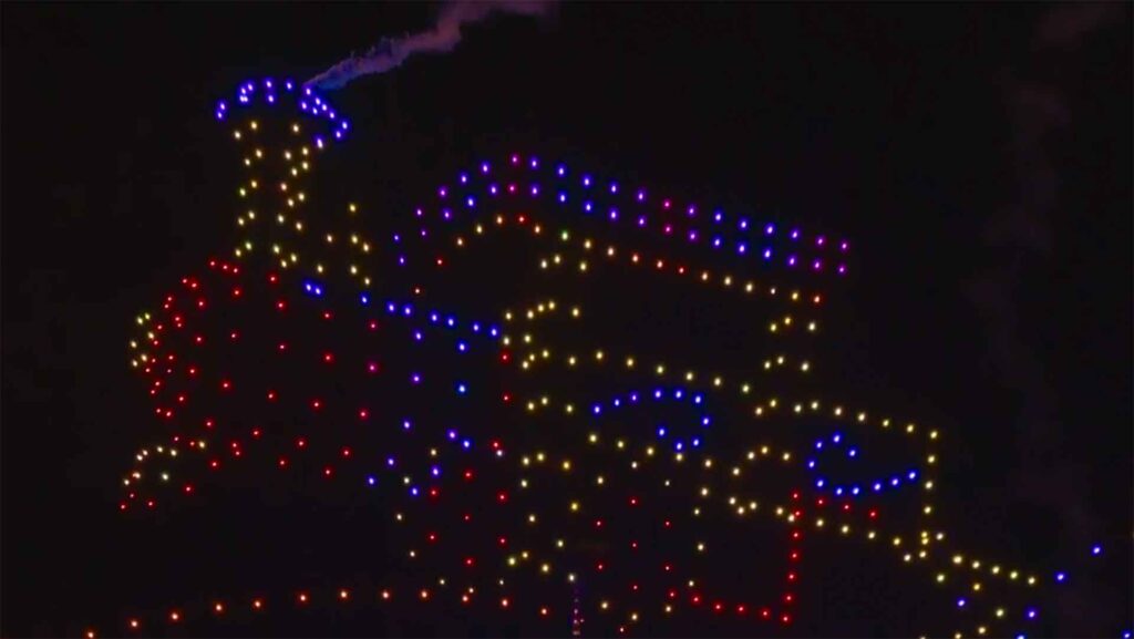 Disney Electrical Sky Parade Premieres with Pyro Carrying Drones | Disneyland Paris