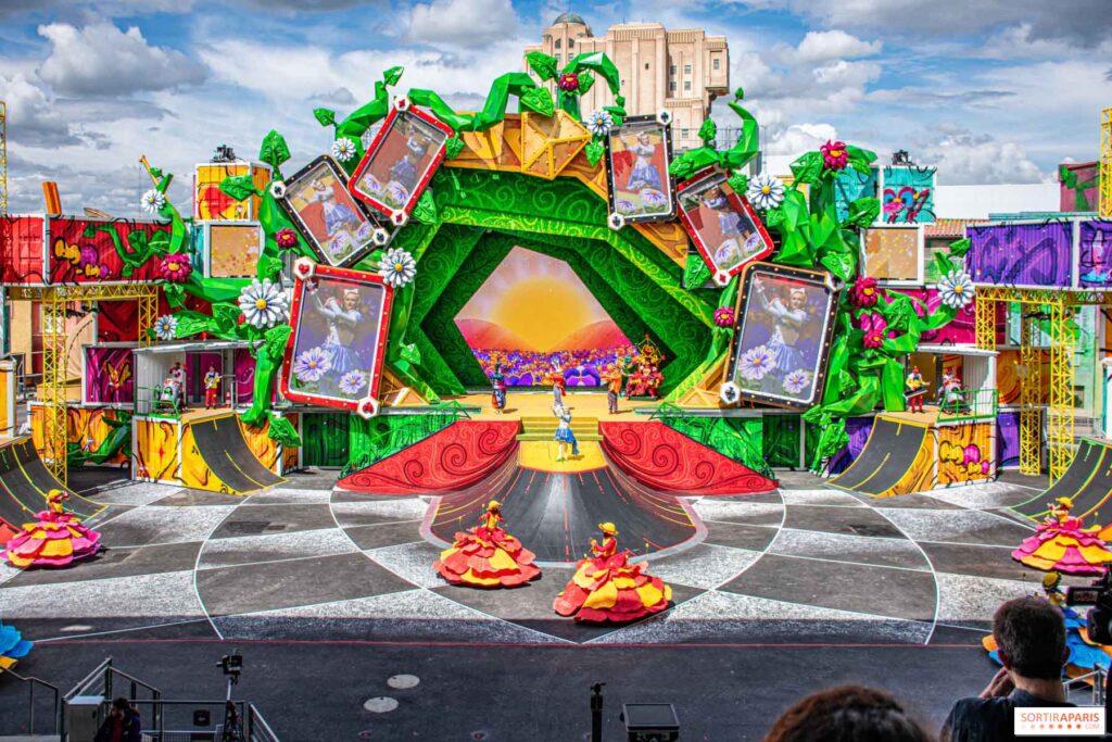 First Look: Stage of the ‘Alice in Wonderland’ Show | Disneyland Paris 