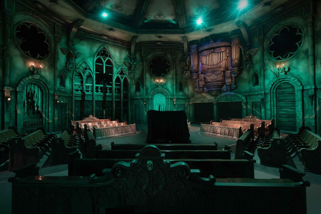 Efteling Unveils Opening Date & Interior of New “Danse Macabre” Haunted Attraction