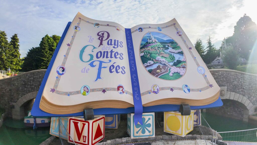 Le Pays des Contes de Fées Book Prop Restored | Disneyland Paris