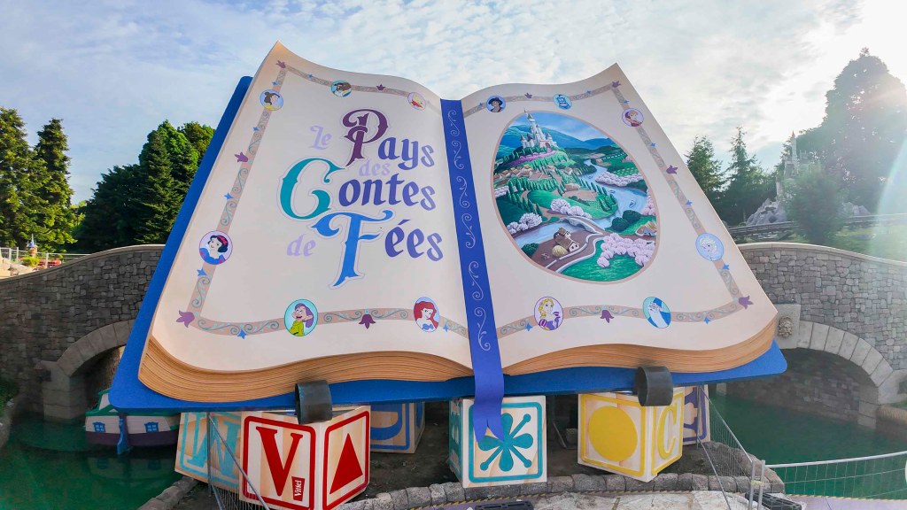 Le Pays des Contes de Fées Book Prop Restored | Disneyland&nbsp;Paris