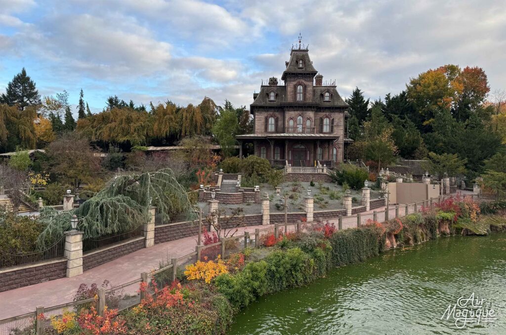 Behind the Scenes at Phantom Manor | A Look at Daily Operations for Cast Members