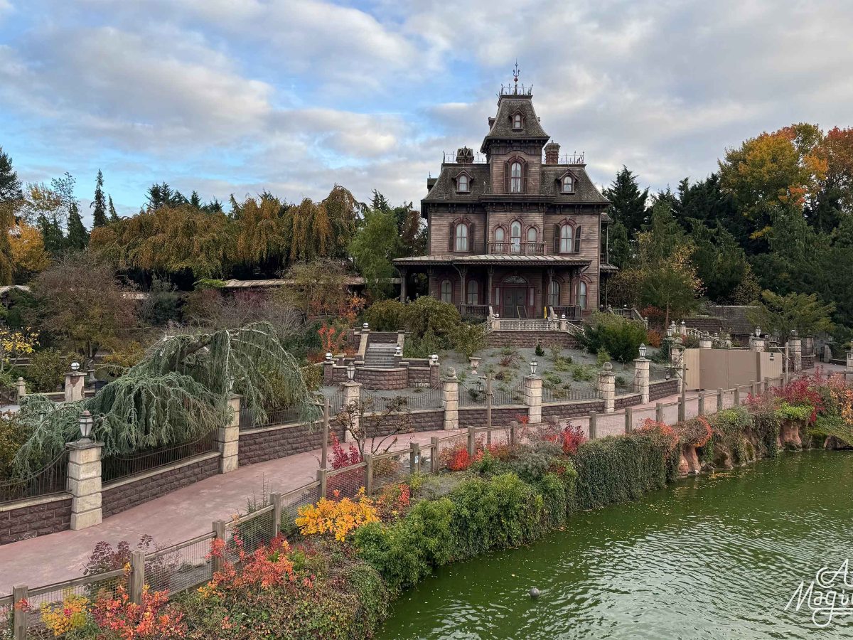Behind the Scenes at Phantom Manor | A Look at Daily Operations for Cast&nbsp;Members