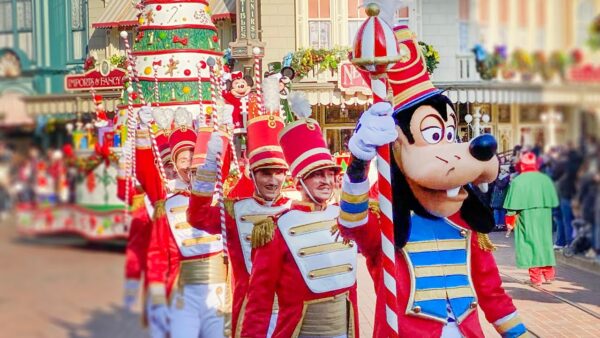 [4K 60FPS] Disney’s Christmas Parade 2019 | Disneyland Paris