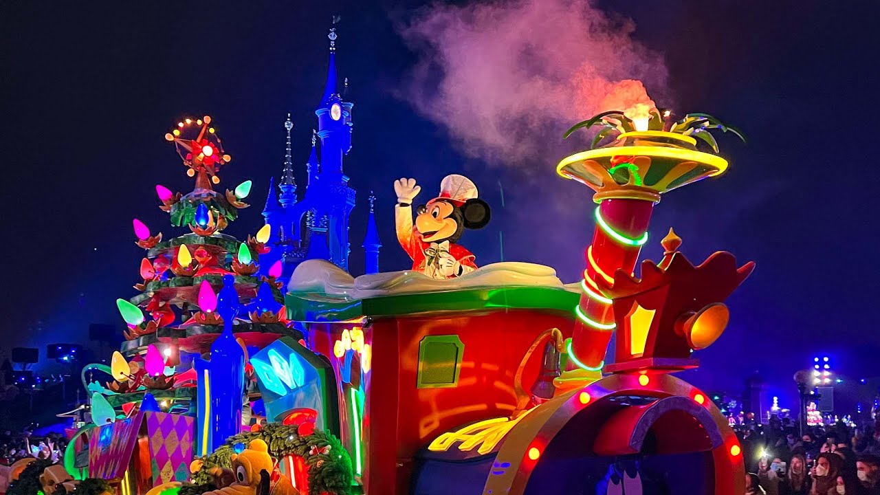 Mickey’s Dazzling Christmas Parade Nighttime Performance | Disneyland Paris | 4K 60 FPS